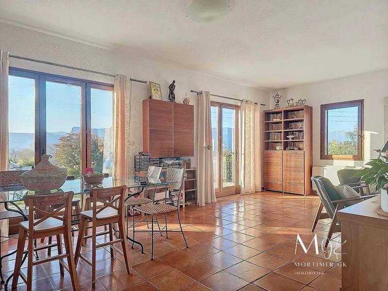 Maison - 180 m² - 8 pièces