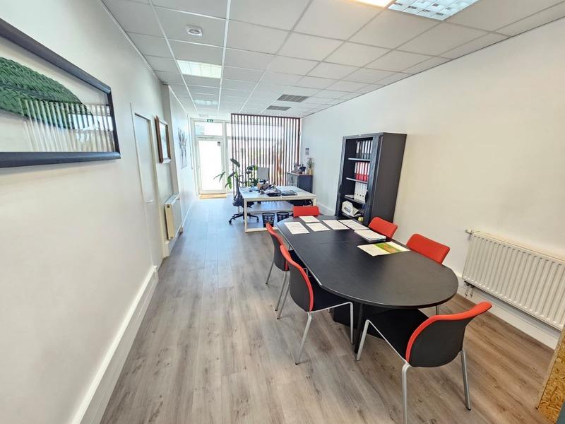 Local commercial - 110 m² - 3 pièces