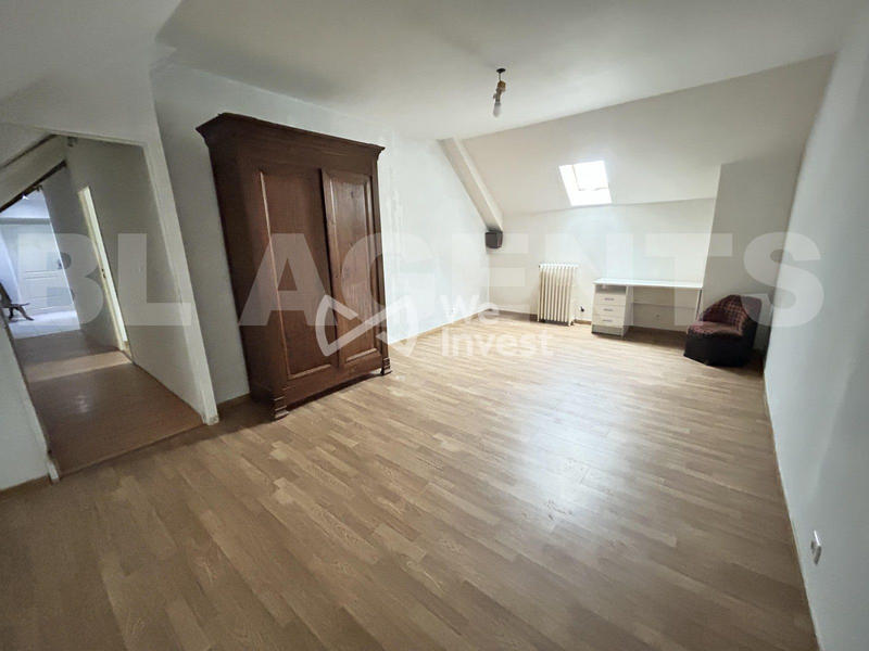 Maison - 250 m² - 8 pièces