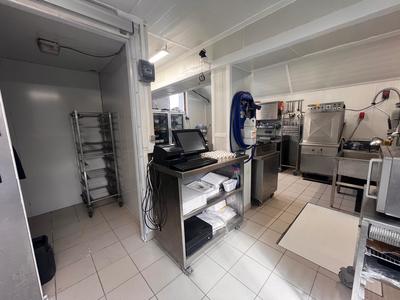 Local commercial - 200 m² - 3 pièces