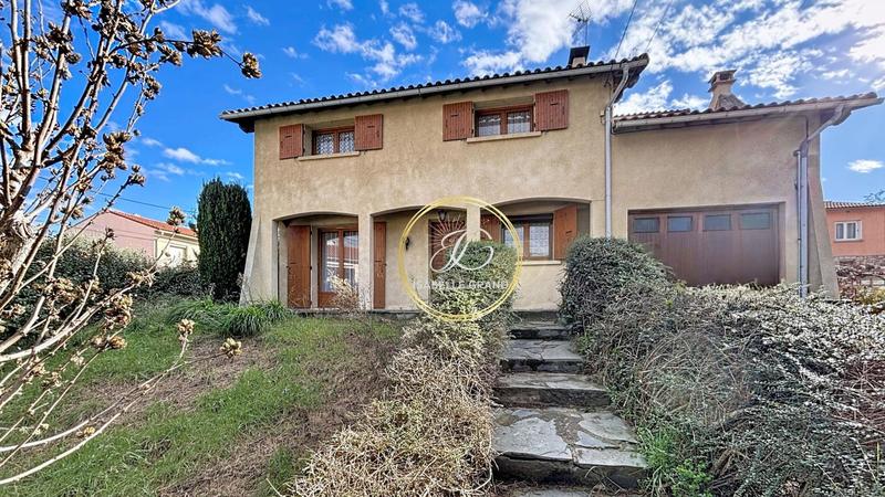 Pavillon - 210 m² - 7 pièces