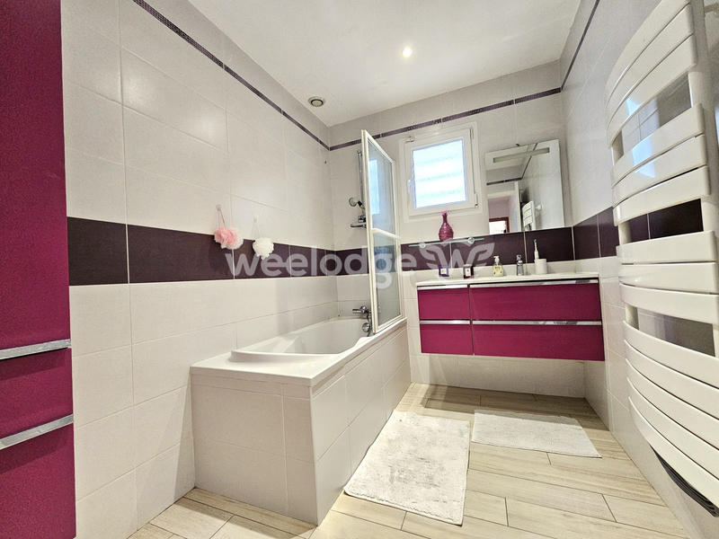 Maison - 220 m² - 9 pièces