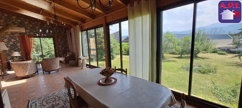 Maison - 220 m² - 8 pièces