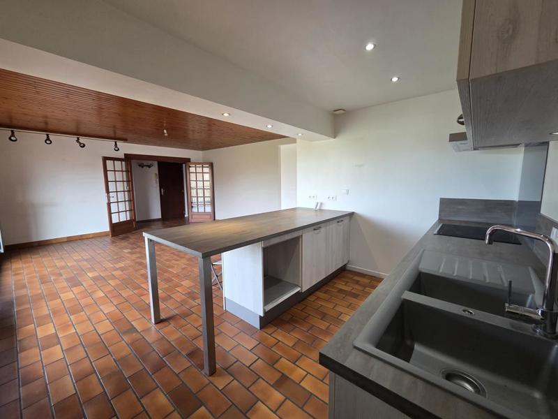 Appartement - 95 m² - 5 pièces