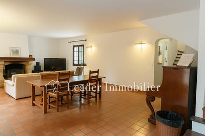 Maison - 300 m² - 7 pièces