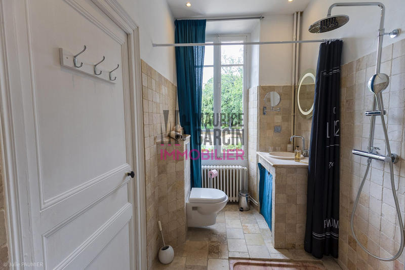 Maison - 330 m² - 14 pièces