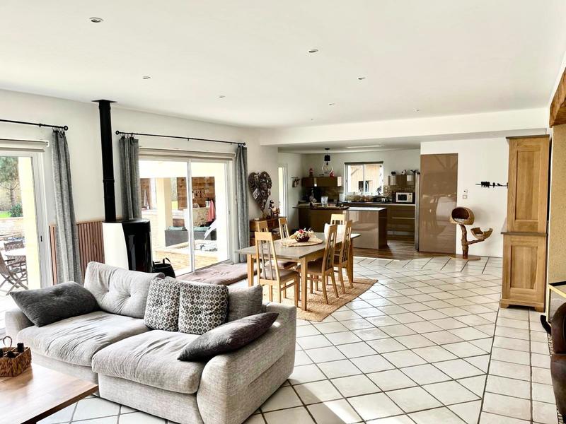 Villa - 226 m² - 9 pièces