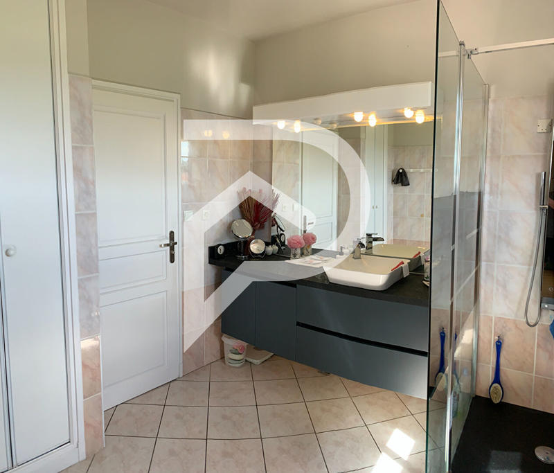 Maison - 287 m² - 8 pièces