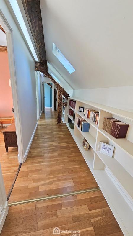 Maison - 235 m² - 9 pièces