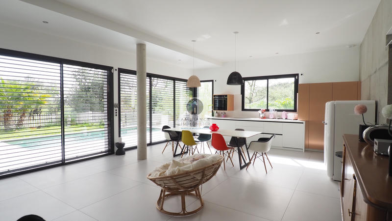 Maison - 166 m² - 6 pièces