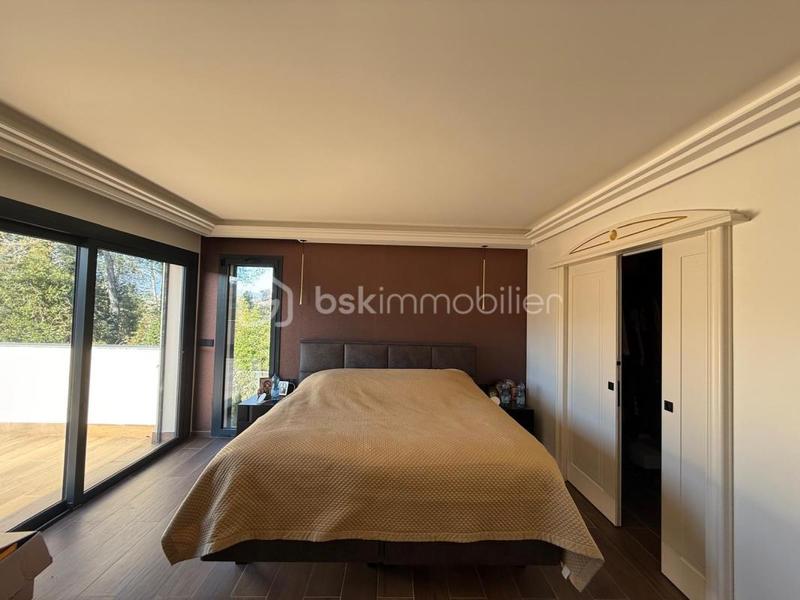 Maison traditionnelle - 318 m² - 5 pièces