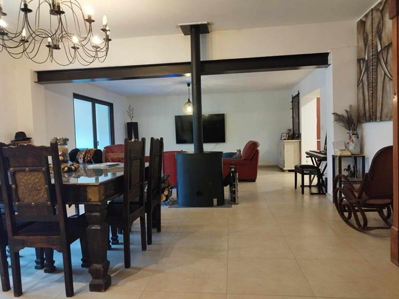 Maison - 303 m² - 9 pièces