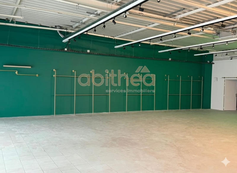 Local commercial - 365 m² - 3 pièces