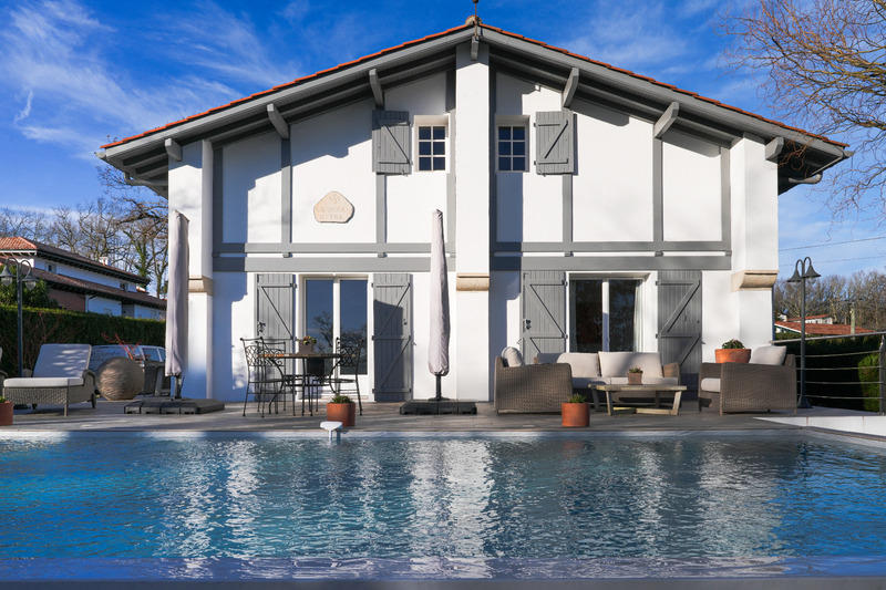 Maison - 200 m² - 7 pièces