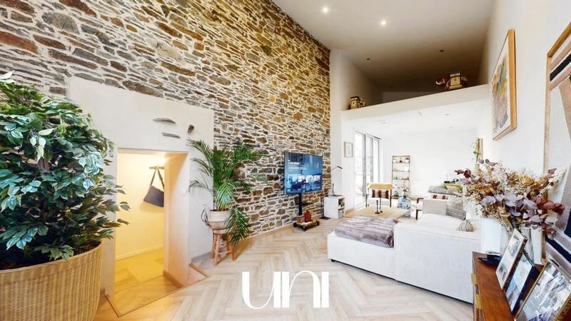 Maison - 210 m² - 6 pièces