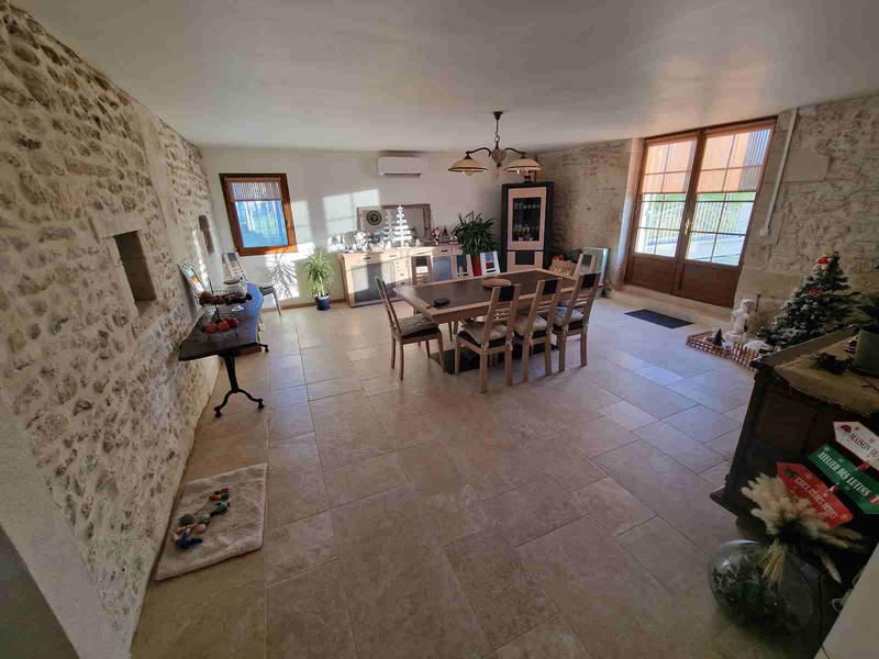 Maison - 298 m² - 7 pièces