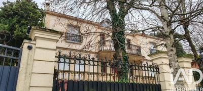 Maison - 300 m² - 12 pièces