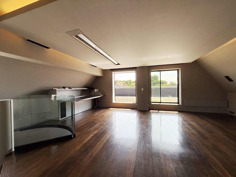 Appartement - 272 m² - 6 pièces