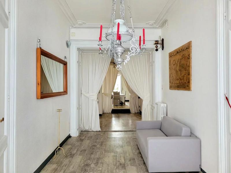 Maison - 470 m² - 18 pièces