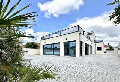 Maison contemporaine - 227 m² - 6 pièces