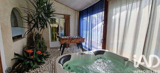 Maison - 185 m² - 8 pièces