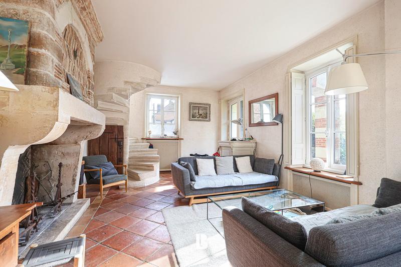 Maison - 218 m² - 9 pièces