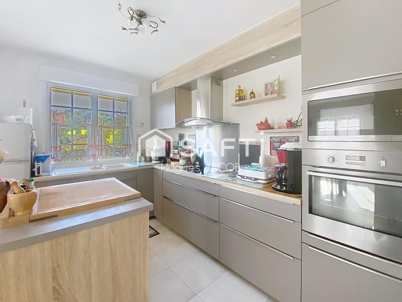 Maison - 185 m² - 8 pièces