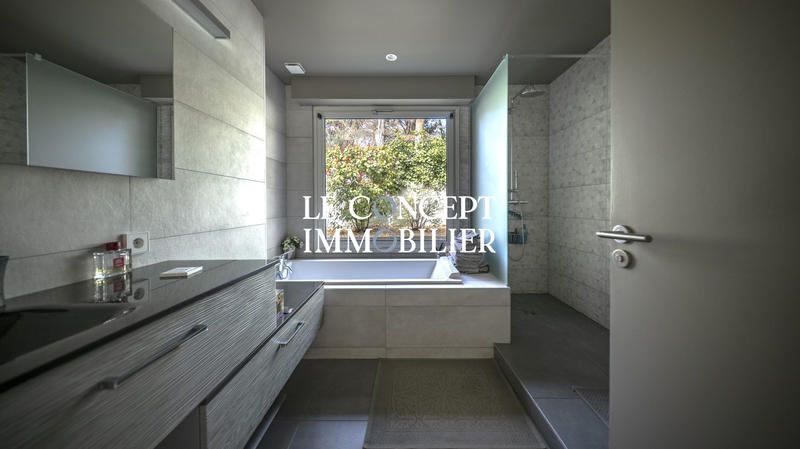 Maison contemporaine - 230 m² - 7 pièces