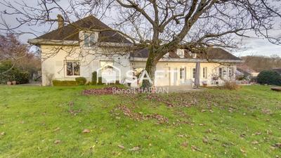 Maison - 235 m² - 8 pièces