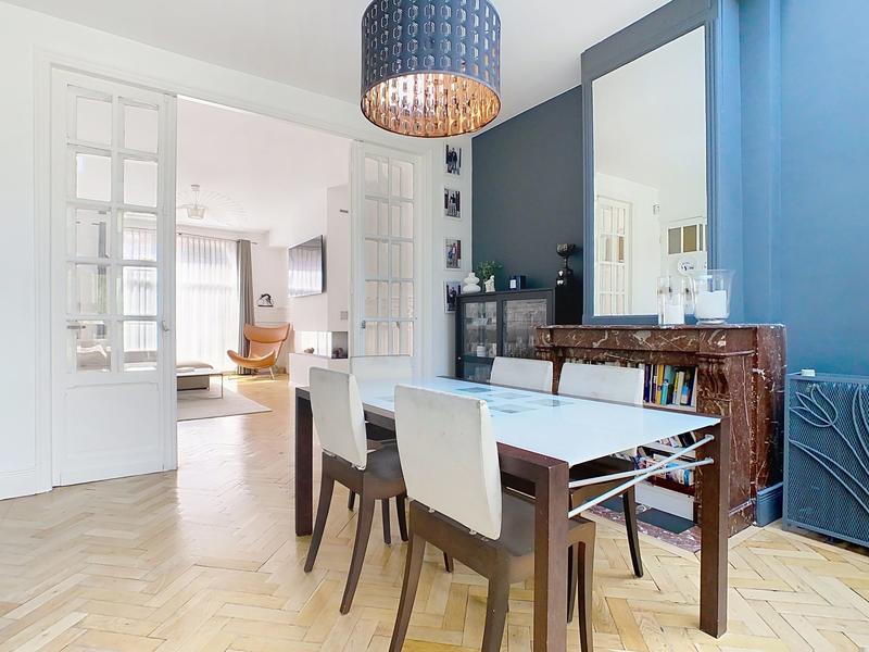 Maison - 220 m² - 9 pièces