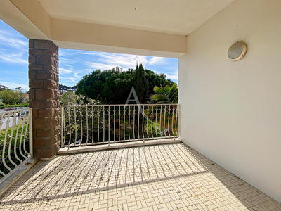 Maison - 206 m² - 6 pièces