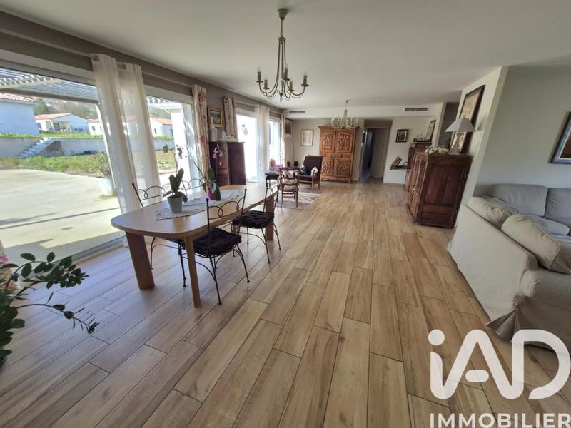 Maison - 204 m² - 7 pièces