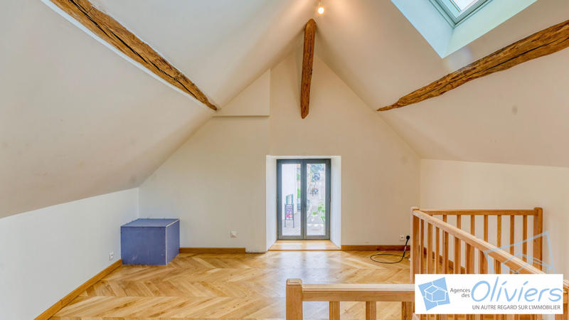 Maison - 229 m² - 9 pièces