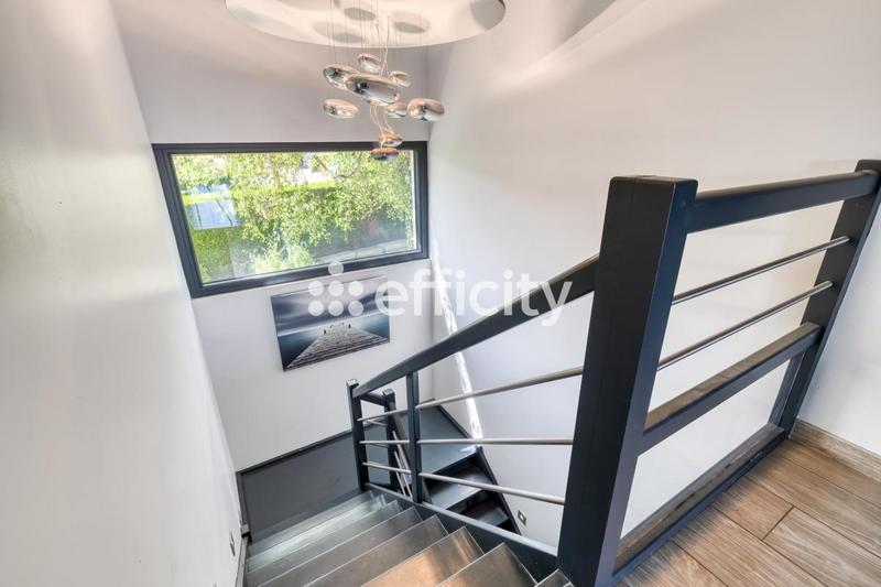 Maison - 197 m² - 6 pièces