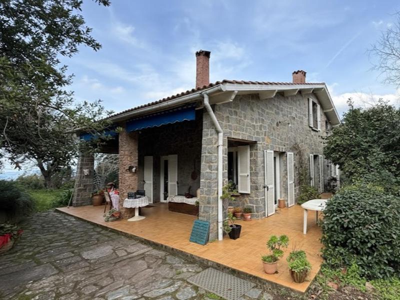 Maison - 160 m² - 7 pièces