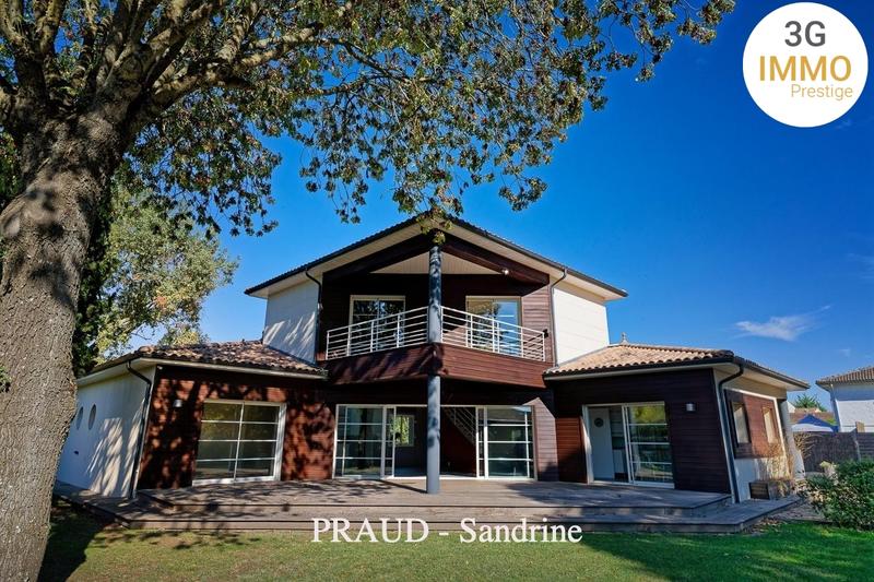 Maison de ville - 244 m² - 7 pièces