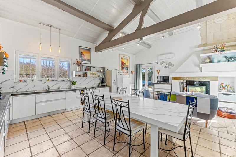 Propriété - 330 m² - 6 pièces