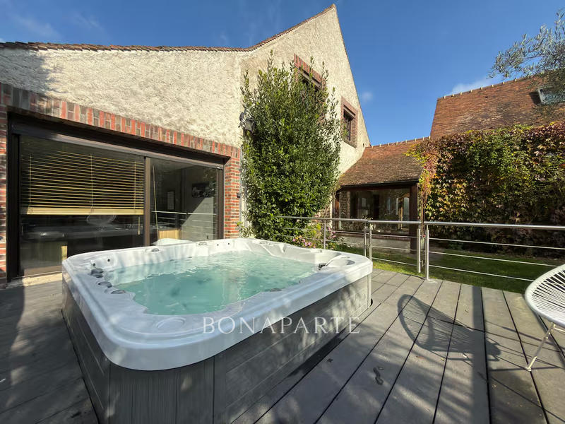 Maison - 367 m² - 16 pièces