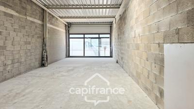 Local commercial - 74 m² - 1 pièce