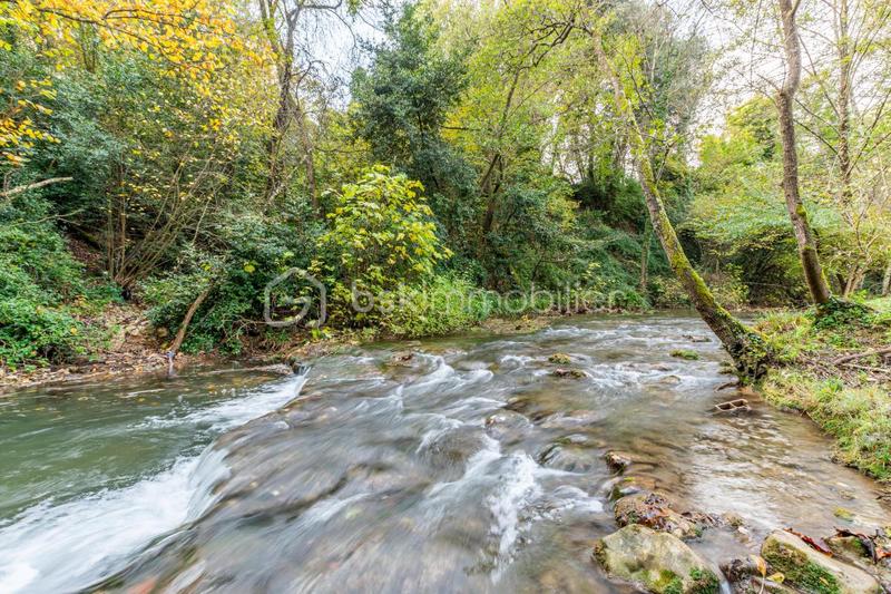 Demeure - 246 m² - 7 pièces