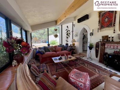 Propriété - 345 m² - 9 pièces