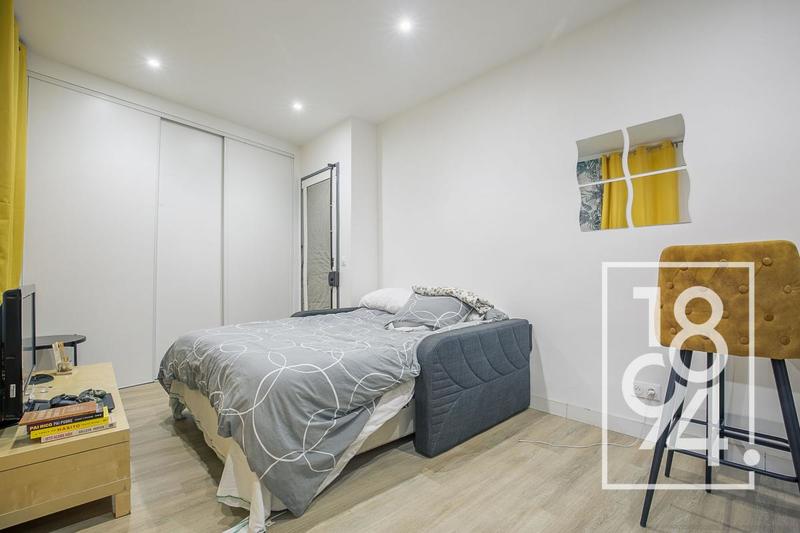 Maison - 240 m² - 9 pièces