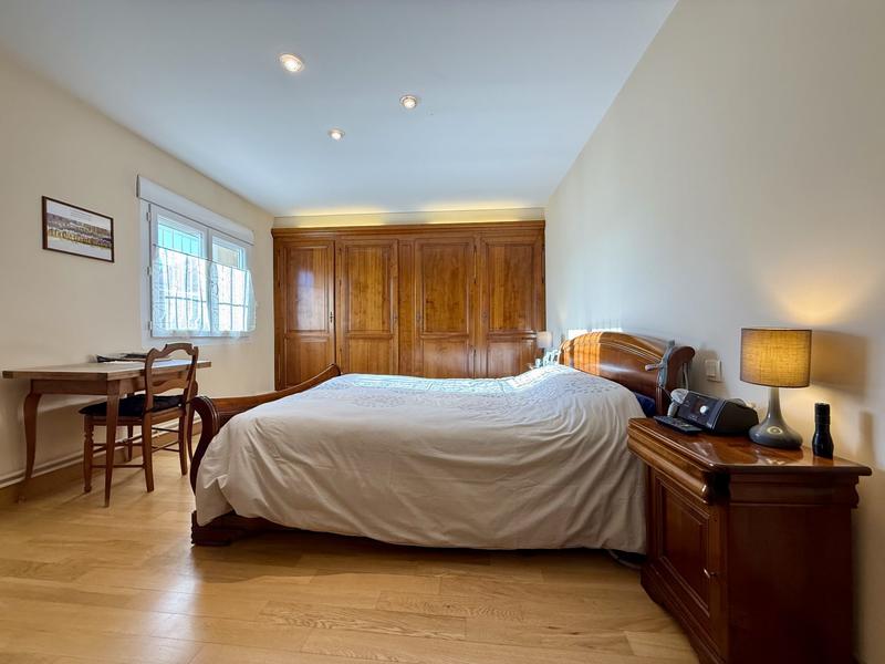 Maison - 245 m² - 8 pièces