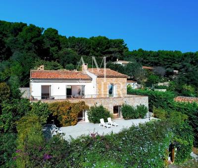 Villa - 300 m² - 7 pièces