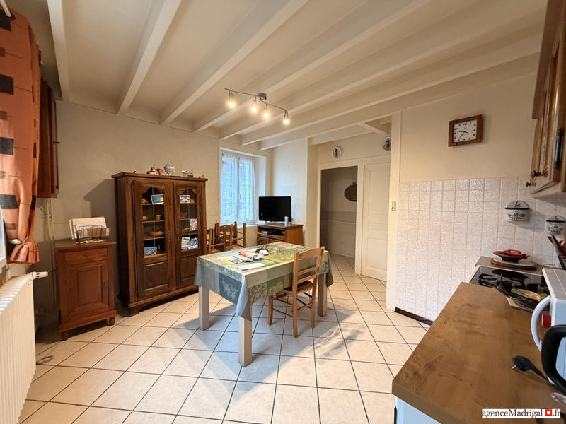 Maison - 90 m² - 5 pièces