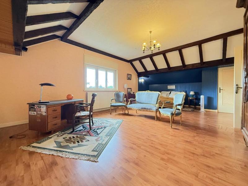 Maison traditionnelle - 282 m² - 8 pièces