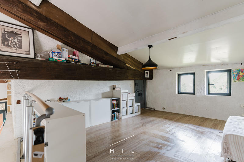 Maison - 261 m² - 6 pièces