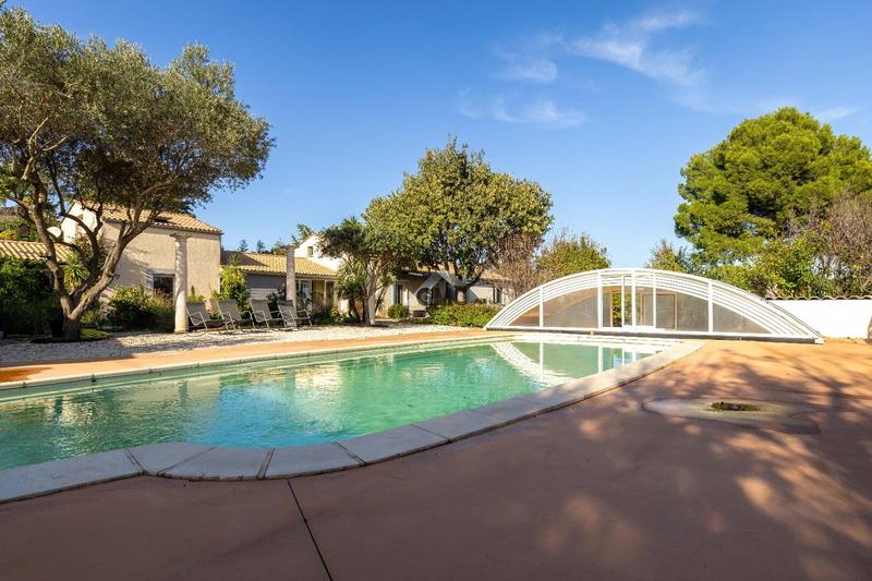 Maison - 219 m² - 9 pièces