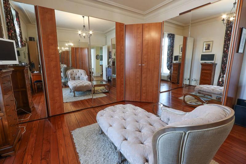 Maison - 240 m² - 8 pièces