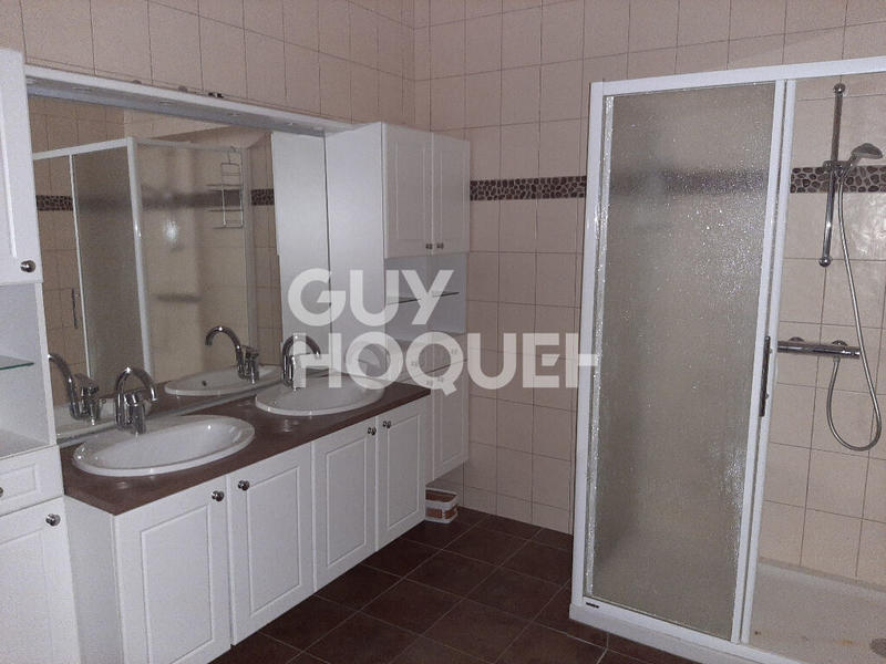 Maison - 300 m² - 10 pièces